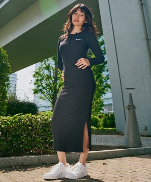 RVCA(ルーカ)の「RVCA/ルーカ HENRY NECK SLIM DRESS リブワンピース サイドスリット BF044-351(ワンピース・レディース・ブラック/ベージュ/杢グレー・M)」の7枚目の写真