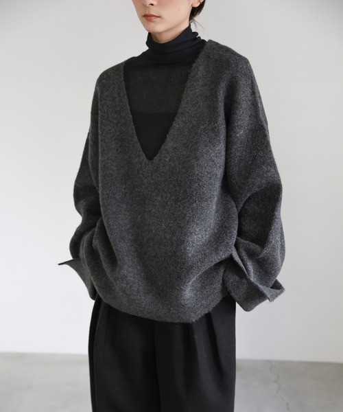 select MOCA(セレクトモカ)の「ワイドスリーブVネックニット(ニット/セーター・レディース・ベージュ/グレー/チャコールグレー/ブラウン・FREE)」の2枚目の写真