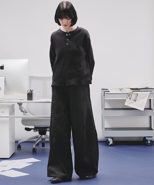 selle glant（セレグランテ）の「WAFFLE HENLEY T-SHIRT/ワッフルヘンリーネックTシャツ（Tシャツ/カットソー・メンズ・ブラック/グレー/ブラック系・SMALL/MEDIUM/LARGE）」の14枚目の写真