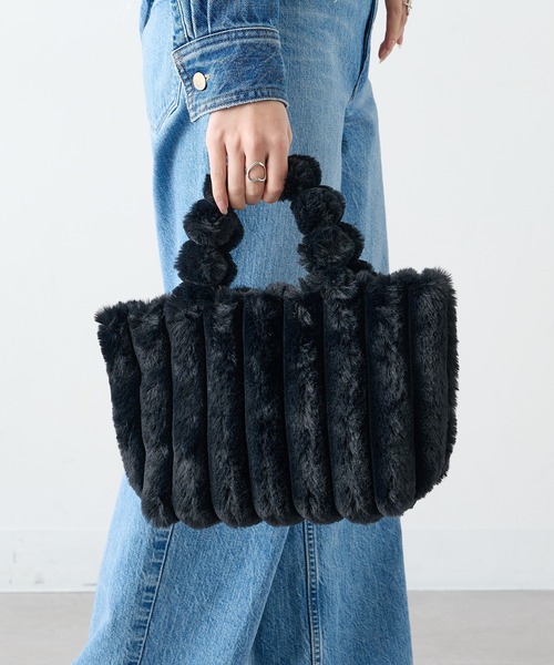 MAGASIN DE MODE Chou Chou(マガジンデモードシュシュ)の「【MAGASIN DE MODE Chou Chou】モコモコ ファートート SNBD(トートバッグ・レディース・アイボリー/ブラック/グレー/モカ・FREE)」の2枚目の写真