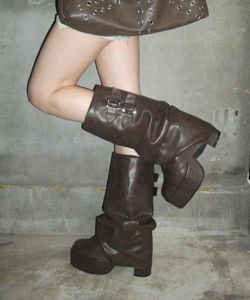 ENVYM（アンビー）の「ベルトポイントルーズロングブーツ（ブーツ・レディース・ブラウン/ブラック・23.5㎝/22.5㎝/24.5㎝）」の2枚目の写真