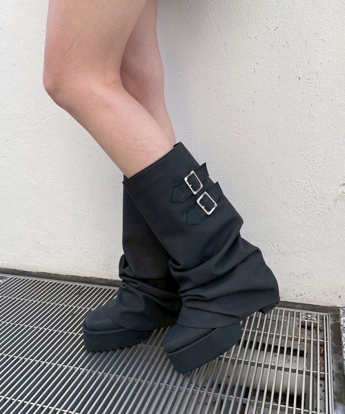 ENVYM（アンビー）の「ベルトポイントルーズロングブーツ（ブーツ・レディース・ブラウン/ブラック・23.5㎝/22.5㎝/24.5㎝）」の8枚目の写真