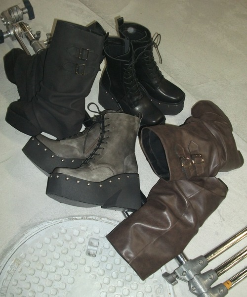 ENVYM（アンビー）の「ベルトポイントルーズロングブーツ（ブーツ・レディース・ブラウン/ブラック・23.5㎝/22.5㎝/24.5㎝）」の18枚目の写真