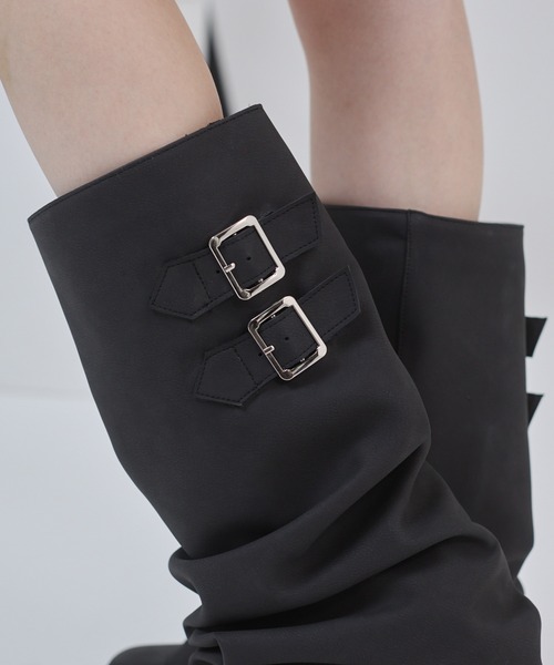 ENVYM（アンビー）の「ベルトポイントルーズロングブーツ（ブーツ・レディース・ブラウン/ブラック・23.5㎝/22.5㎝/24.5㎝）」の7枚目の写真