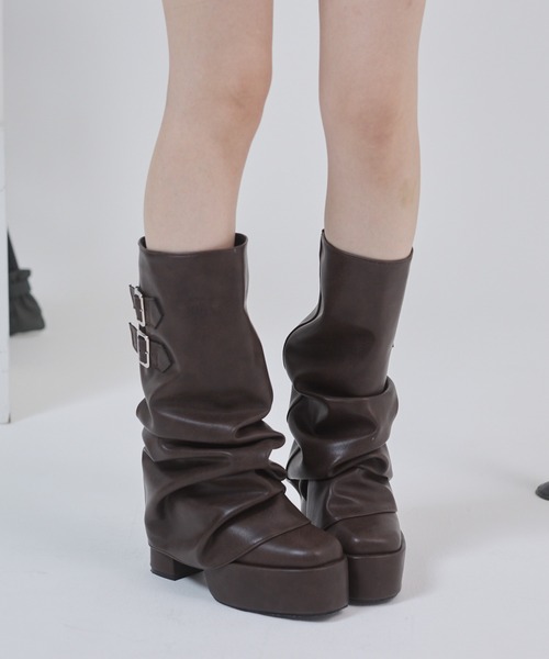 ENVYM（アンビー）の「ベルトポイントルーズロングブーツ（ブーツ・レディース・ブラウン/ブラック・23.5㎝/22.5㎝/24.5㎝）」の12枚目の写真