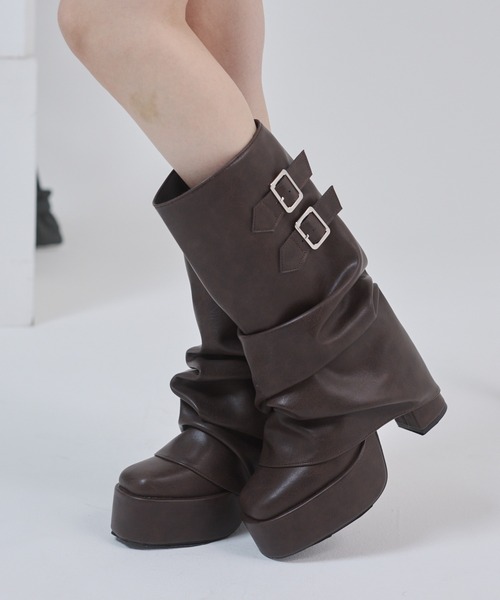 ENVYM（アンビー）の「ベルトポイントルーズロングブーツ（ブーツ・レディース・ブラウン/ブラック・23.5㎝/22.5㎝/24.5㎝）」の13枚目の写真