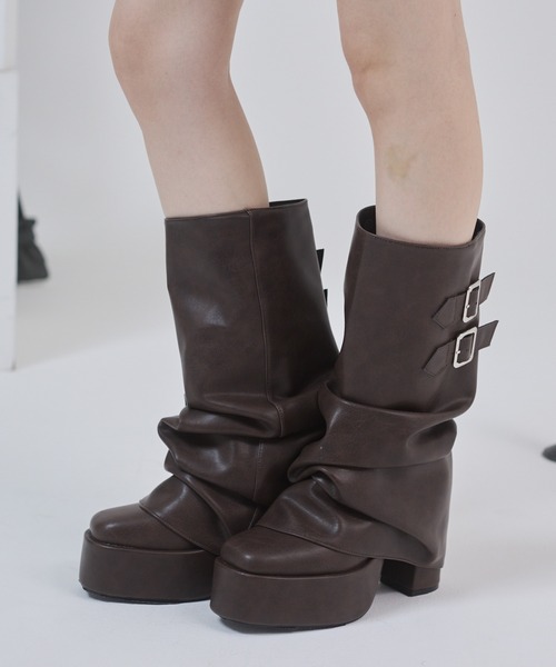 ENVYM（アンビー）の「ベルトポイントルーズロングブーツ（ブーツ・レディース・ブラウン/ブラック・23.5㎝/22.5㎝/24.5㎝）」の14枚目の写真
