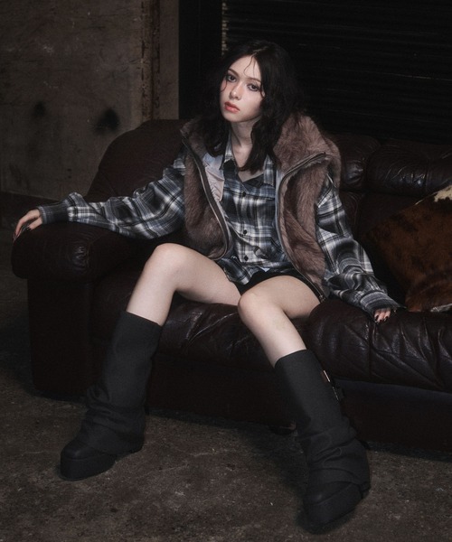 ENVYM（アンビー）の「ベルトポイントルーズロングブーツ（ブーツ・レディース・ブラウン/ブラック・23.5㎝/22.5㎝/24.5㎝）」の21枚目の写真