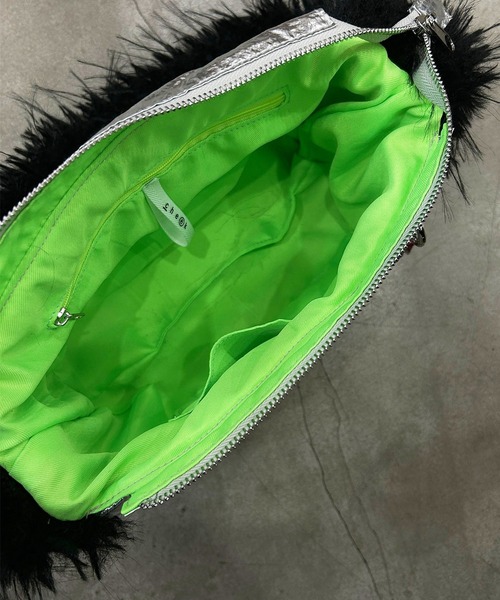 Magine(マージン)の「cheek チーク side monster shoulder/サイド モンスター ショルダー(ショルダーバッグ・レディース・ブラック×グリーン/シルバー/ライム/ピンク・FREE)」の12枚目の写真