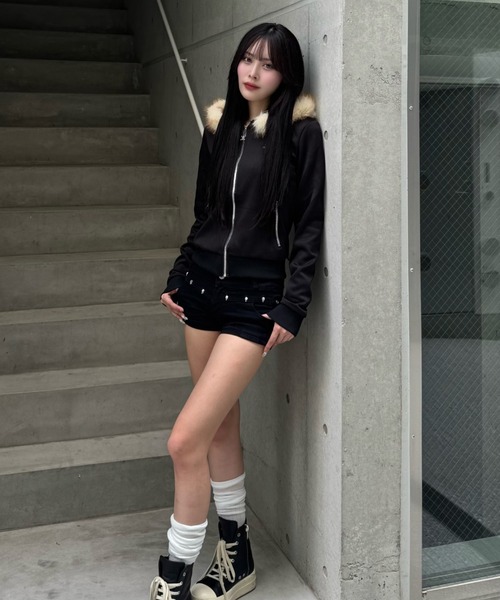 ZIPPER CLUB（ZIPPER CLUB ジッパークラブ）の「pinkie skull fur zip（パーカー・レディース・ブラック・SMALL/MEDIUM/LARGE）」の5枚目の写真