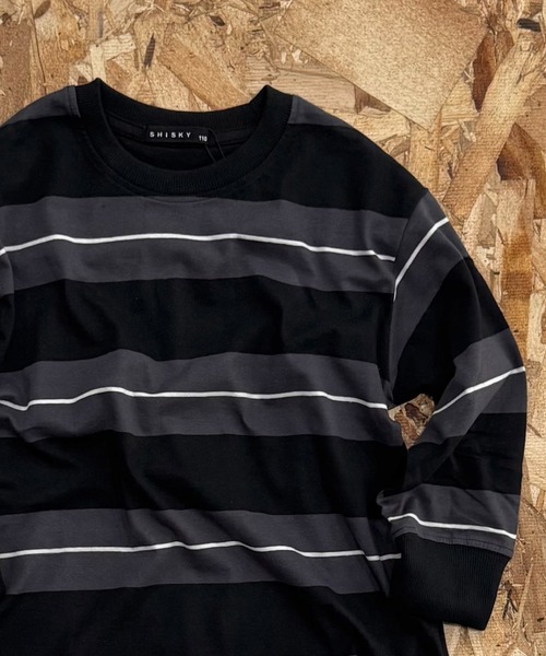 SHISKY(シスキー)の「先染めボーダー オーバーサイズ 長袖Tシャツ(Tシャツ/カットソー・キッズ・ネイビー/ブラック/グレー系その他/チャコールグレー/ダークグリーン/オフホワイト/ベージュ系その他/ホワイト系その他/ブラック系その他/グリーン系その他/ベージュ/パープル・140/130/120/110/160/150)」の4枚目の写真