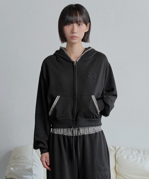 UNE MANSION(ユヌマンション)の「【豊富な4カラー展開】【スタイリッシュにセットアップ着用おすすめ】2WAYジップアップフラワーバイカラーチェック配色スウェットフード(パーカー・レディース・ブラック/グレー/ブラウン/ホワイト・FREE)」の3枚目の写真