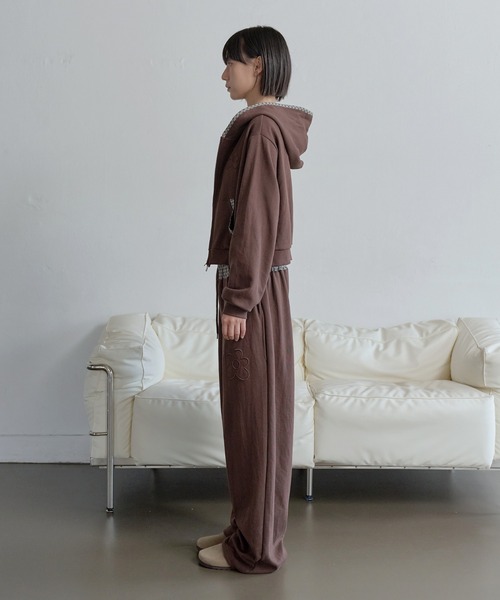 UNE MANSION(ユヌマンション)の「【豊富な4カラー展開】【スタイリッシュにセットアップ着用おすすめ】2WAYジップアップフラワーバイカラーチェック配色スウェットフード(パーカー・レディース・ブラック/グレー/ブラウン/ホワイト・FREE)」の10枚目の写真