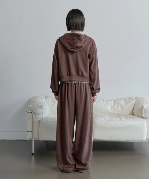 UNE MANSION(ユヌマンション)の「【豊富な4カラー展開】【スタイリッシュにセットアップ着用おすすめ】2WAYジップアップフラワーバイカラーチェック配色スウェットフード(パーカー・レディース・ブラック/グレー/ブラウン/ホワイト・FREE)」の6枚目の写真