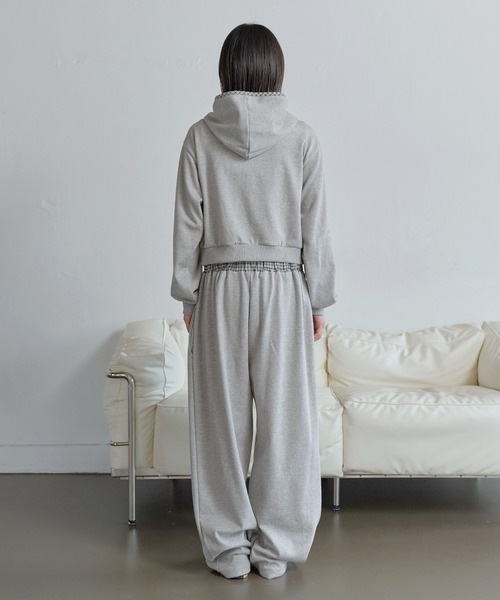 UNE MANSION(ユヌマンション)の「【豊富な4カラー展開】【スタイリッシュにセットアップ着用おすすめ】2WAYジップアップフラワーバイカラーチェック配色スウェットフード(パーカー・レディース・ブラック/グレー/ブラウン/ホワイト・FREE)」の15枚目の写真