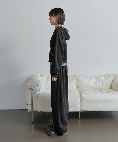 UNE MANSION(ユヌマンション)の「【豊富な4カラー展開】【スタイリッシュにセットアップ着用おすすめ】2WAYジップアップフラワーバイカラーチェック配色スウェットフード(パーカー・レディース・ブラック/グレー/ブラウン/ホワイト・FREE)」の13枚目の写真