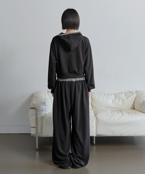 UNE MANSION(ユヌマンション)の「【豊富な4カラー展開】【スタイリッシュにセットアップ着用おすすめ】2WAYジップアップフラワーバイカラーチェック配色スウェットフード(パーカー・レディース・ブラック/グレー/ブラウン/ホワイト・FREE)」の12枚目の写真