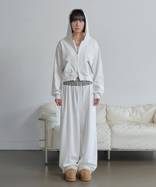 UNE MANSION(ユヌマンション)の「【豊富な4カラー展開】【スタイリッシュにセットアップ着用おすすめ】2WAYジップアップフラワーバイカラーチェック配色スウェットフード(パーカー・レディース・ブラック/グレー/ブラウン/ホワイト・FREE)」の14枚目の写真