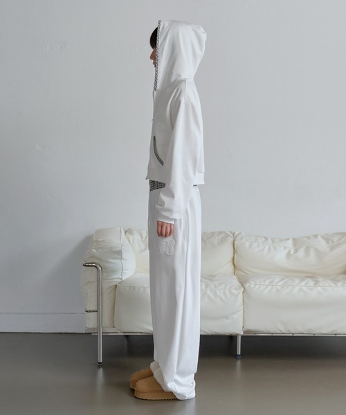 UNE MANSION(ユヌマンション)の「【豊富な4カラー展開】【スタイリッシュにセットアップ着用おすすめ】2WAYジップアップフラワーバイカラーチェック配色スウェットフード(パーカー・レディース・ブラック/グレー/ブラウン/ホワイト・FREE)」の9枚目の写真