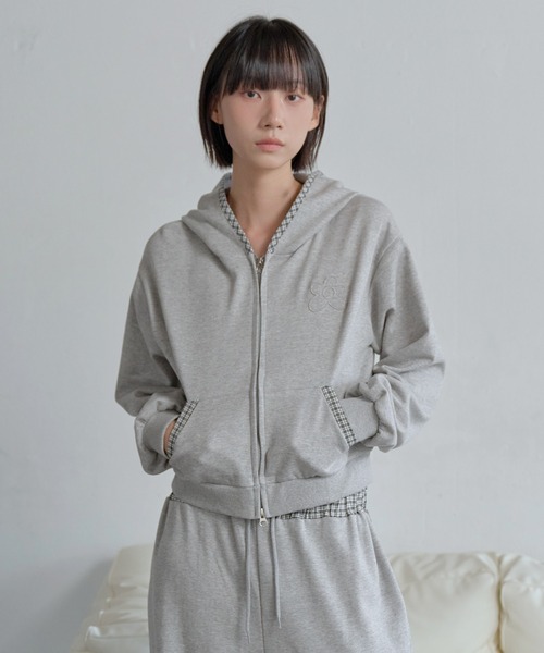 UNE MANSION(ユヌマンション)の「【豊富な4カラー展開】【スタイリッシュにセットアップ着用おすすめ】2WAYジップアップフラワーバイカラーチェック配色スウェットフード(パーカー・レディース・ブラック/グレー/ブラウン/ホワイト・FREE)」の18枚目の写真