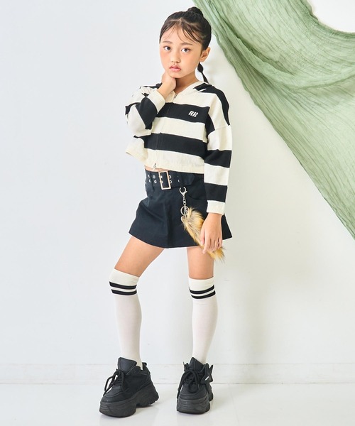 ANAP kids(アナップキッズ)の「ショート ボーダー ニット パーカー【ジュニアお揃い】(パーカー・キッズ・ブラック/ライトグレー・110/120/130)」の4枚目の写真
