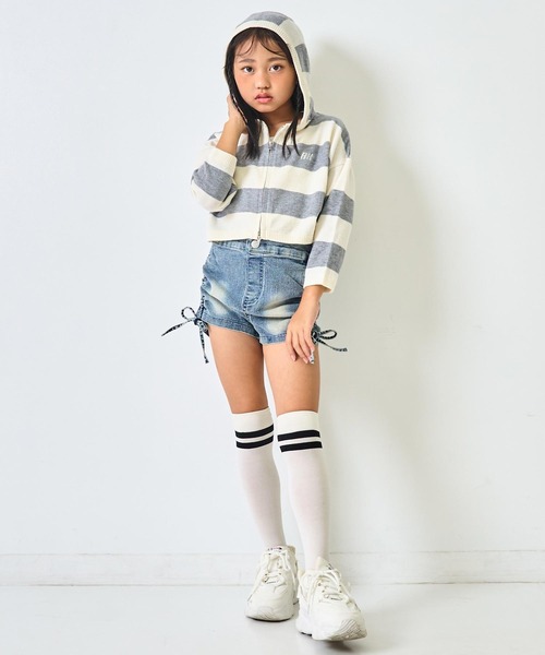 ANAP kids(アナップキッズ)の「ショート ボーダー ニット パーカー【ジュニアお揃い】(パーカー・キッズ・ブラック/ライトグレー・110/120/130)」の9枚目の写真