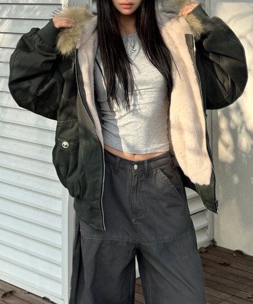 VIBGYOR(ヴィブジョー)の「ファー付きフード ミリタリーブルゾン/ミリタリージャケット 韓国ファッション アウター 防寒アウター 秋冬(CZ)(その他アウター・レディース・グレー/ブラック・L/M)」の4枚目の写真