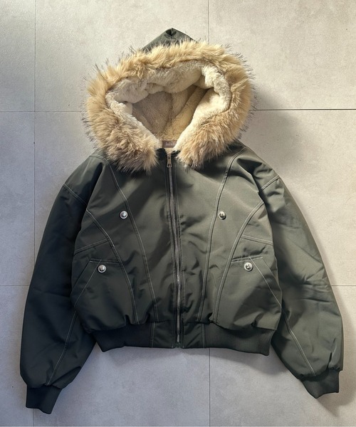 VIBGYOR(ヴィブジョー)の「ファー付きフード ミリタリーブルゾン/ミリタリージャケット 韓国ファッション アウター 防寒アウター 秋冬(CZ)(その他アウター・レディース・グレー/ブラック・L/M)」の14枚目の写真