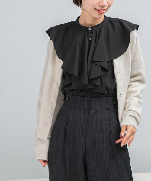 URBAN RESEARCH ROSSO WOMEN(アーバンリサーチ ロッソ)の「フリルカラーシャツブラウス(シャツ/ブラウス・レディース・イエロー/ホワイト/ブラック・FREE)」の2枚目の写真