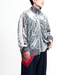CONVERSE TOKYO（コンバーストウキョウ）の「SIDE LINE CRASHED VELOR TRACK JACKET（ジャージ）」