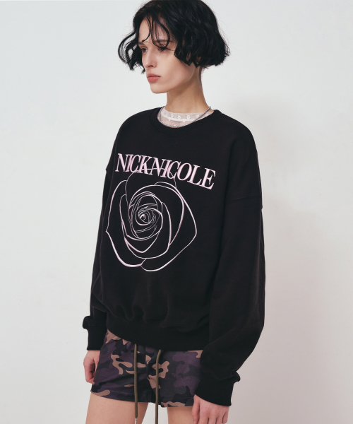 NICK&NICOLE(ニックアンドニコール)の「VOLUME NICOLE ROSE SWEATSHIRT_BLACK PINK(スウェット・レディース・その他・FREE)」の2枚目の写真