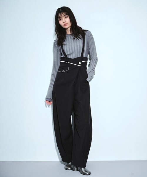 UNITED TOKYO（ユナイテッドトウキョウ）の「サスペンダーラップコクーンパンツ｜ウォッシャブル/ストレッチ/抗ピリング/速乾/細見え/冬服（その他パンツ・レディース・ブラック/アイボリー・1/2）」の6枚目の写真