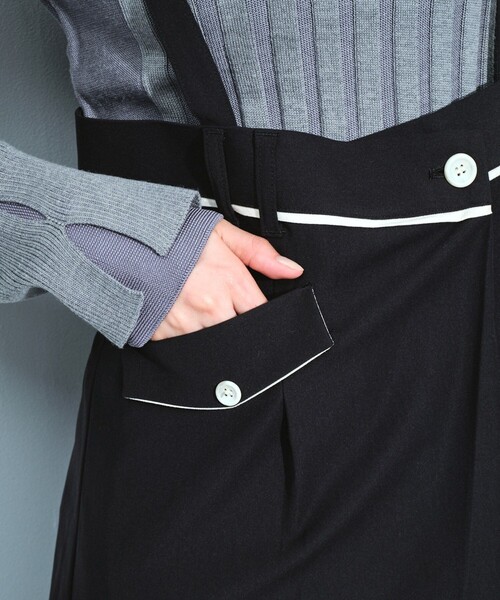 UNITED TOKYO（ユナイテッドトウキョウ）の「サスペンダーラップコクーンパンツ｜ウォッシャブル/ストレッチ/抗ピリング/速乾/細見え/冬服（その他パンツ・レディース・ブラック/アイボリー・1/2）」の8枚目の写真