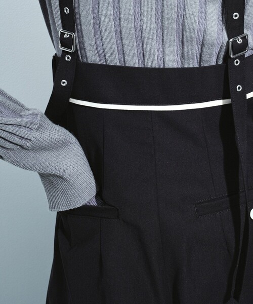 UNITED TOKYO（ユナイテッドトウキョウ）の「サスペンダーラップコクーンパンツ｜ウォッシャブル/ストレッチ/抗ピリング/速乾/細見え/冬服（その他パンツ・レディース・ブラック/アイボリー・1/2）」の9枚目の写真