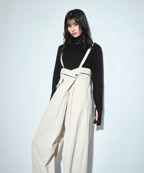 UNITED TOKYO（ユナイテッドトウキョウ）の「サスペンダーラップコクーンパンツ｜ウォッシャブル/ストレッチ/抗ピリング/速乾/細見え/冬服（その他パンツ・レディース・ブラック/アイボリー・1/2）」の16枚目の写真