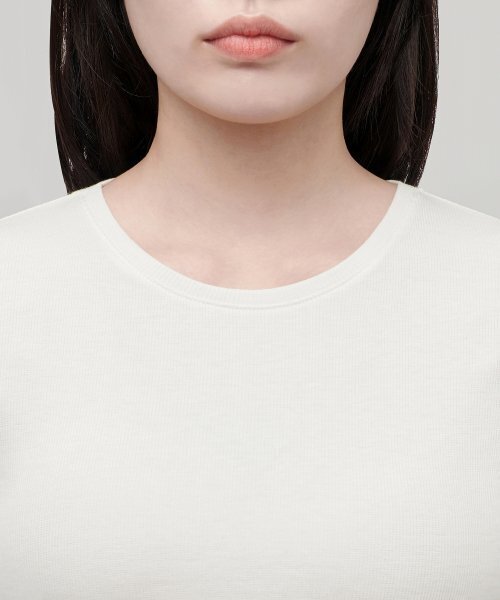 MUSINSA STANDARD WOMAN（ムシンサスタンダードウーマン）の「ウィメンズリブスリムフィット長袖Tシャツ[クリーム]（Tシャツ/カットソー・レディース・その他・SMALL/MEDIUM/LARGE/X-SMALL）」の3枚目の写真