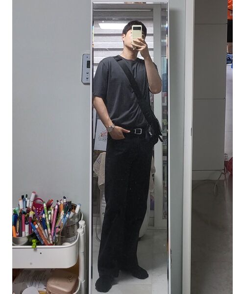 MUSINSA STANDARD（ムシンサスタンダード）の「ストレートデニムパンツ[ウォッシュドブラック]（デニムパンツ・メンズ・その他・31/33/26/27/28/29/38/42/36/34/32/30/40）」の2枚目の写真