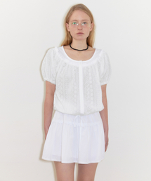 SINOON（シヌーン）の「Shirring Half Blouse (White)（シャツ/ブラウス）」