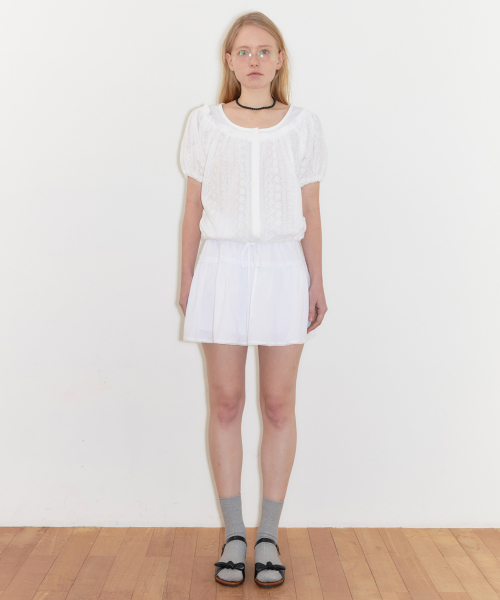 SINOON（シヌーン）の「Shirring Half Blouse (White)（シャツ/ブラウス・レディース・ホワイト・FREE）」の2枚目の写真