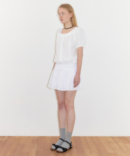 SINOON（シヌーン）の「Shirring Half Blouse (White)（シャツ/ブラウス・レディース・ホワイト・FREE）」の3枚目の写真