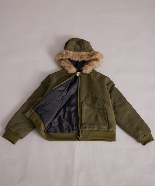 PAIRMANON STREET（ペアマノンストリート）の「中わた ファー付き フード ブルゾン【PAIRMANON STREET】（ブルゾン・キッズ・ブラック/カーキ/レッド系その他・100/110/120/130/140/150/160/90）」の2枚目の写真