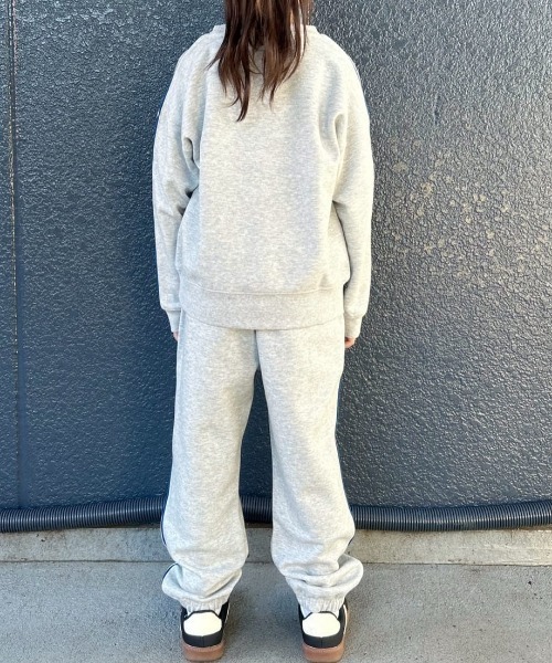 Right-on（ライトオン）の「【MLB】ワンポイント刺繍スウェットパンツ(スポーティー / リラックスフィット / カジュアル / パイピング)（その他パンツ・キッズ・ブラウン/ブラック/グレー・110/120/130/140/150/160）」の4枚目の写真