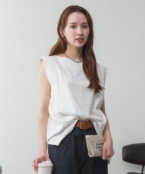 aity(アイティ)の「肩タックノースリーブボートネックTシャツ 無地 ロング丈 コットン(Tシャツ/カットソー・レディース・オフホワイト/グレイッシュベージュ/ブラック/チャコールグレー・M~L/4L~5L/LL~3L)」の8枚目の写真