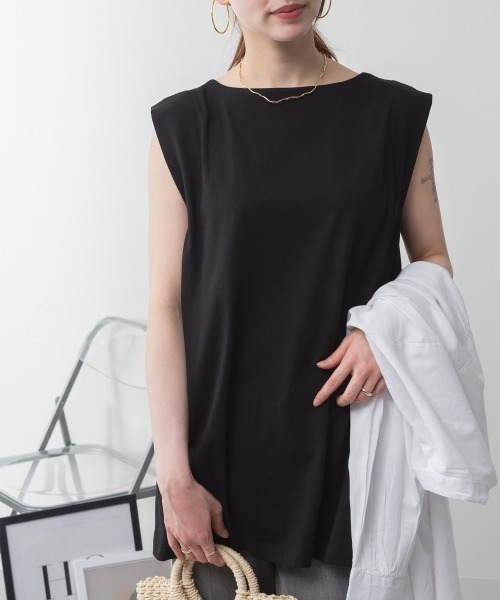 aity(アイティ)の「肩タックノースリーブボートネックTシャツ 無地 ロング丈 コットン(Tシャツ/カットソー・レディース・オフホワイト/グレイッシュベージュ/ブラック/チャコールグレー・M~L/4L~5L/LL~3L)」の12枚目の写真