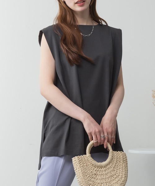 aity(アイティ)の「肩タックノースリーブボートネックTシャツ 無地 ロング丈 コットン(Tシャツ/カットソー・レディース・オフホワイト/グレイッシュベージュ/ブラック/チャコールグレー・M~L/4L~5L/LL~3L)」の17枚目の写真