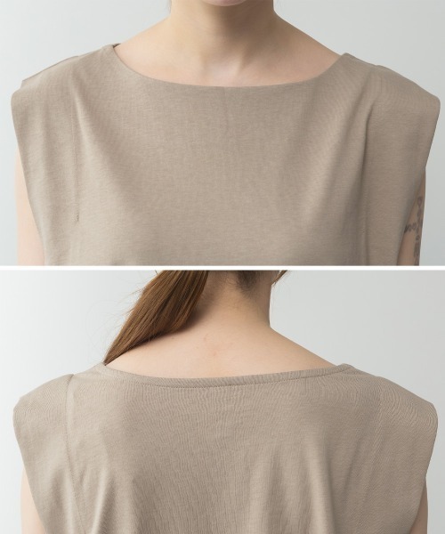 aity(アイティ)の「肩タックノースリーブボートネックTシャツ 無地 ロング丈 コットン(Tシャツ/カットソー・レディース・オフホワイト/グレイッシュベージュ/ブラック/チャコールグレー・M~L/4L~5L/LL~3L)」の6枚目の写真