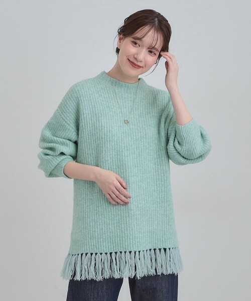 SHOO・LA・RUE(シューラルー)の「【S-LL】1枚で決まる 裾フリンジニット(ニット/セーター・レディース・オフホワイト/グレー/ライトグリーン・01/02/03/04)」の4枚目の写真
