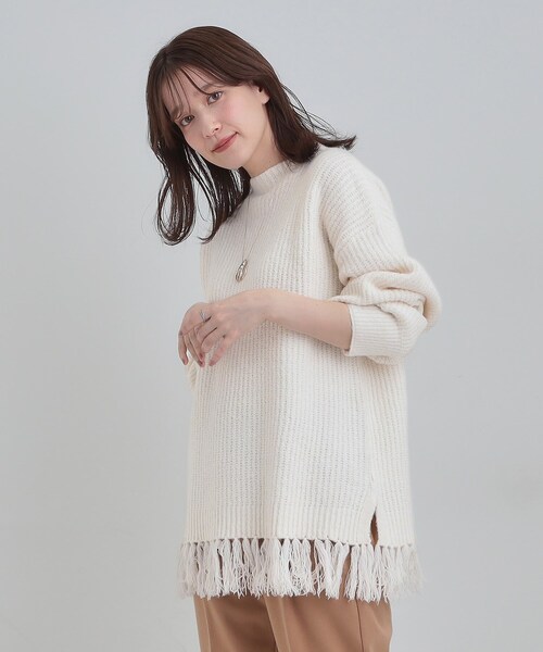 SHOO・LA・RUE(シューラルー)の「【S-LL】1枚で決まる 裾フリンジニット(ニット/セーター・レディース・オフホワイト/グレー/ライトグリーン・01/02/03/04)」の8枚目の写真