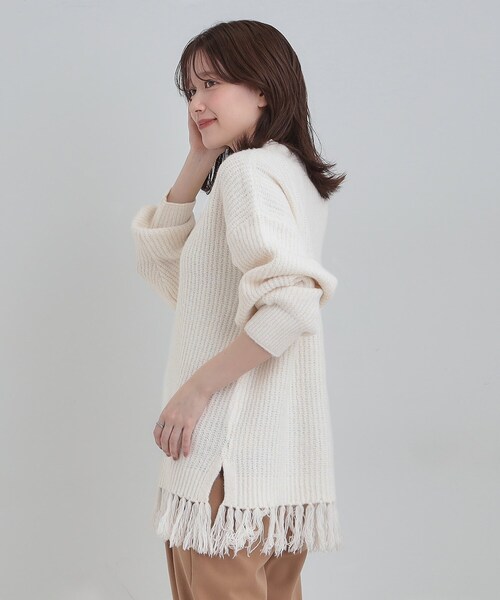 SHOO・LA・RUE(シューラルー)の「【S-LL】1枚で決まる 裾フリンジニット(ニット/セーター・レディース・オフホワイト/グレー/ライトグリーン・01/02/03/04)」の9枚目の写真