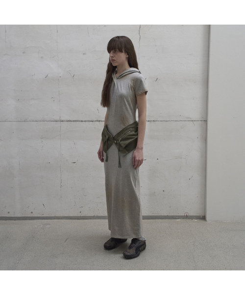 LCDC TM(エルシーディーシーティーエム)の「HOODED TWISTED DRESS (MELANGE GREY)(ワンピース・レディース・ライトグレー・SMALL/MEDIUM)」の2枚目の写真